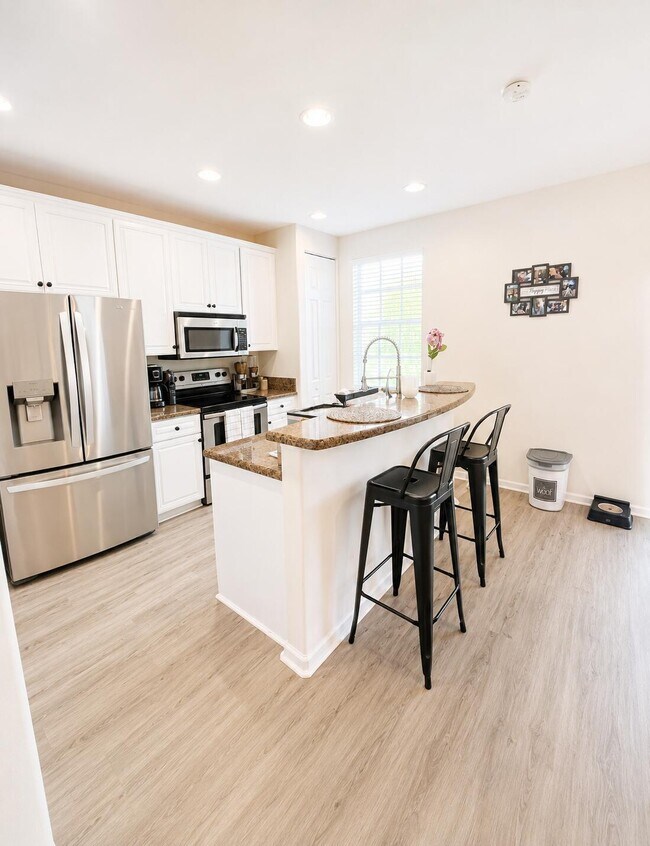 Building Photo - 7392 Briella Dr