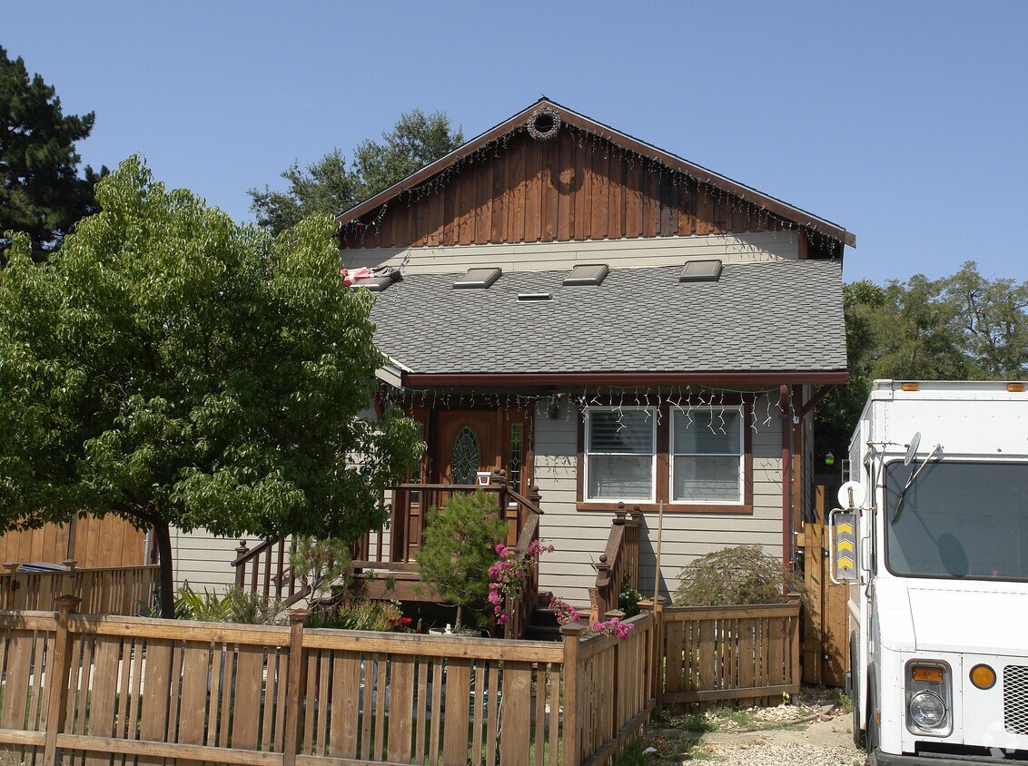 Building Photo - 1351 Veale Ave