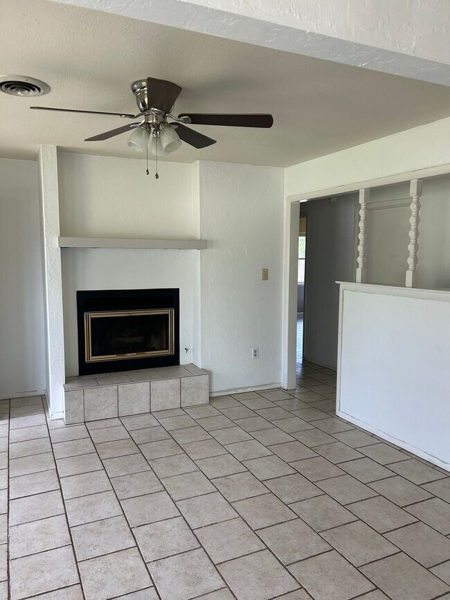 Foto del edificio - 829 Maple Shade Rd