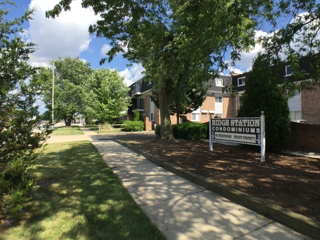 Building Photo - 10300 S Ridgeland Ave