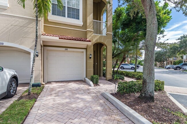 Building Photo - 4890 Bonsai Cir
