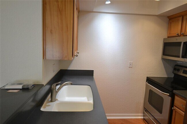 Foto del edificio - 718 Lyndhurst St