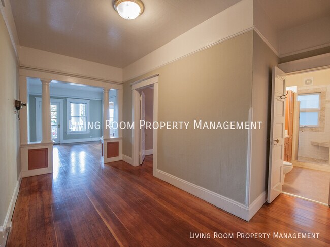 Building Photo - Charming Condo In The NW District With A P...