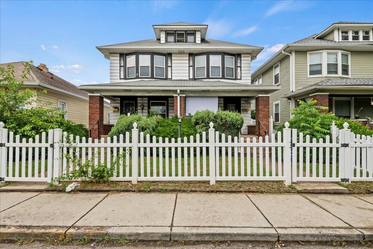 Foto principal - 838-838 N Oxford St