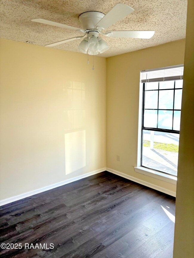 Building Photo - 103 Brutus Dr