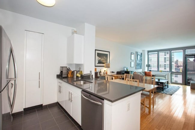 Image showcasing New Apartments for Rent with Gym/Fitness Center in Hunters Point South ...