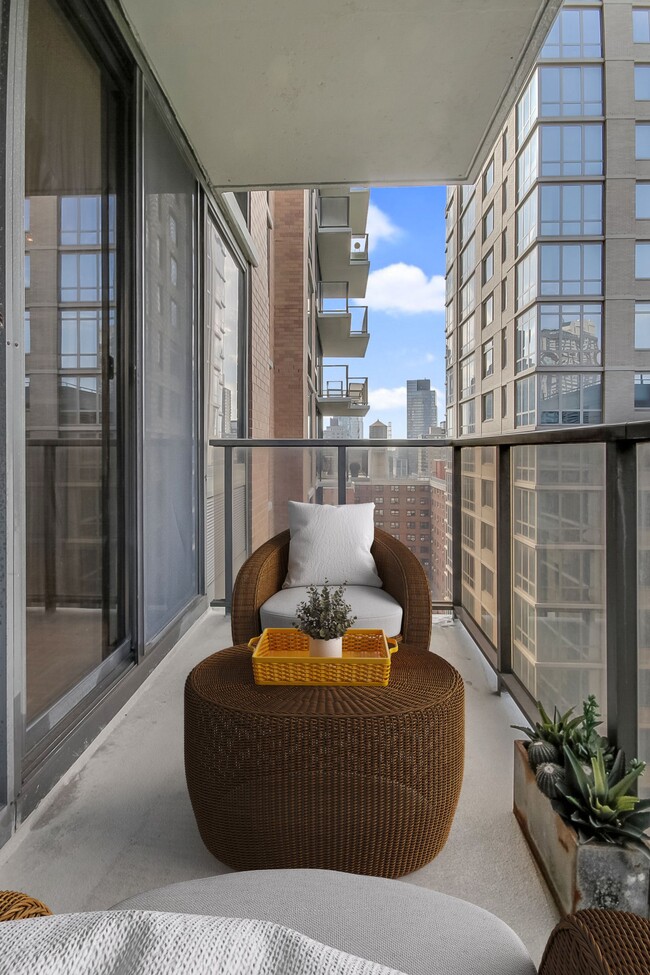 Building Photo - 161 W 61st St