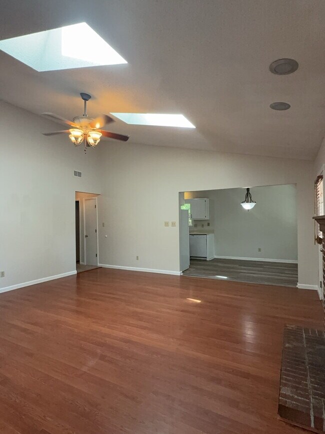 Building Photo - 109 Bridgewater Ct