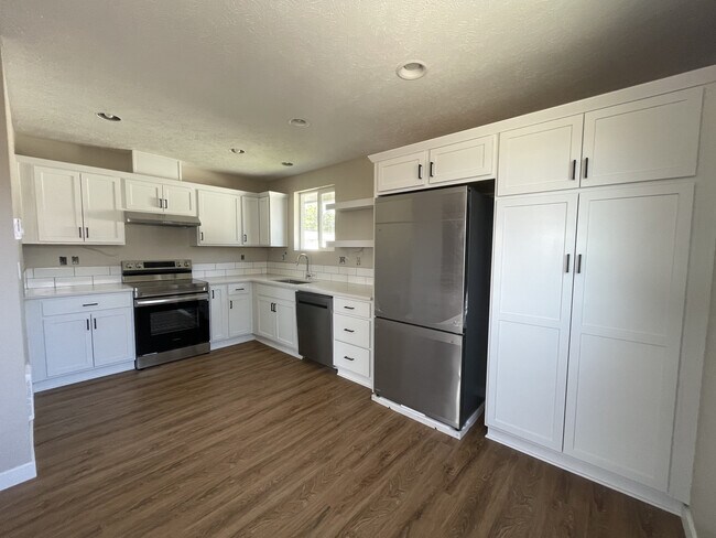 Remodeled Kitchen - 2612 W Bridge Ave