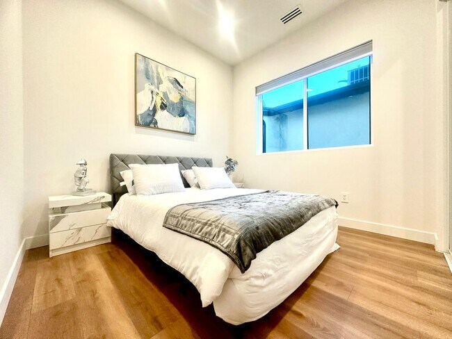 Foto del edificio - 22951 Valerio St