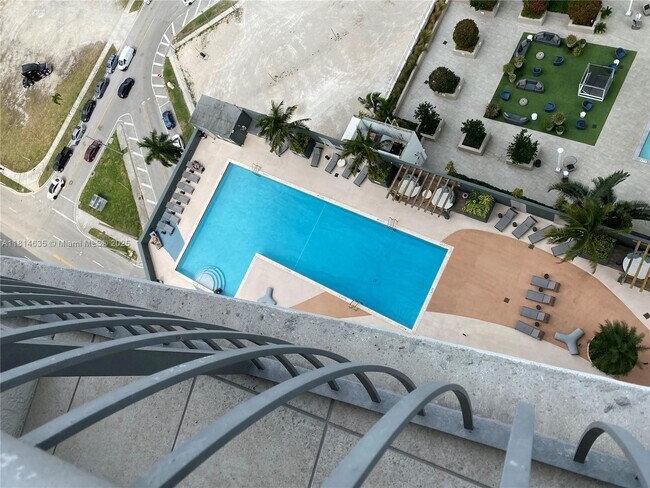 Foto del edificio - 1750 N Bayshore Dr