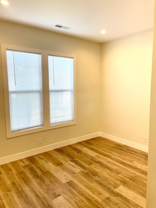 Primary Photo - Remodeled private room with bath in sunny ...