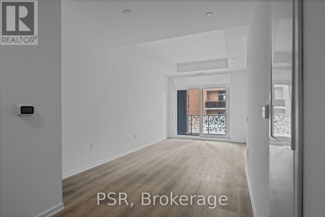 Building Photo - 101-101 Roehampton Ave