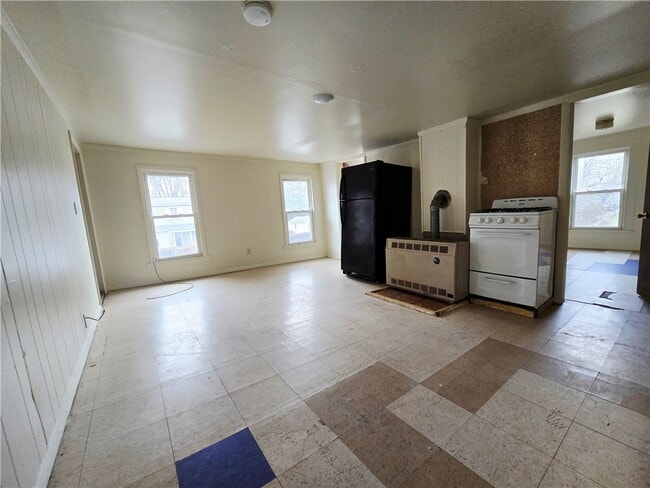 Building Photo - 130 E Elisha St