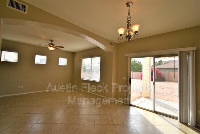 Foto del edificio - 2619 E Shannon St
