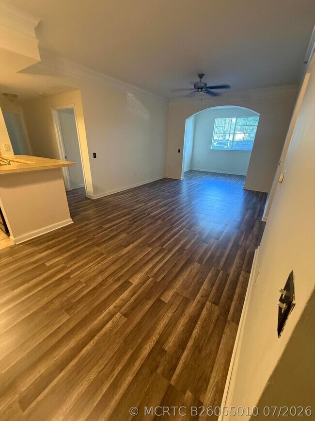 Building Photo - 9901 Baywinds Blvd