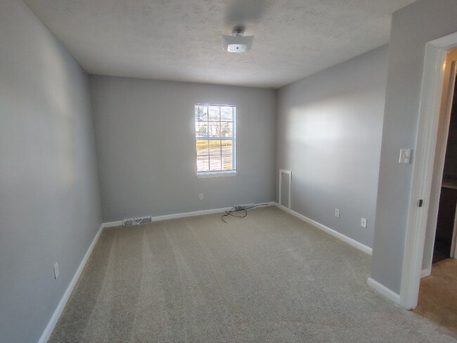 Foto del edificio - 15 Ferguson Dr