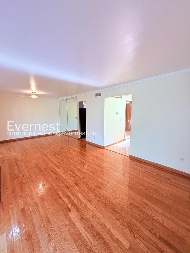 Building Photo - Modern Comfort with Ample Space - 2 Bed, 3 Bath, 1481 SqFt  | Pet Friendly | Available Now!