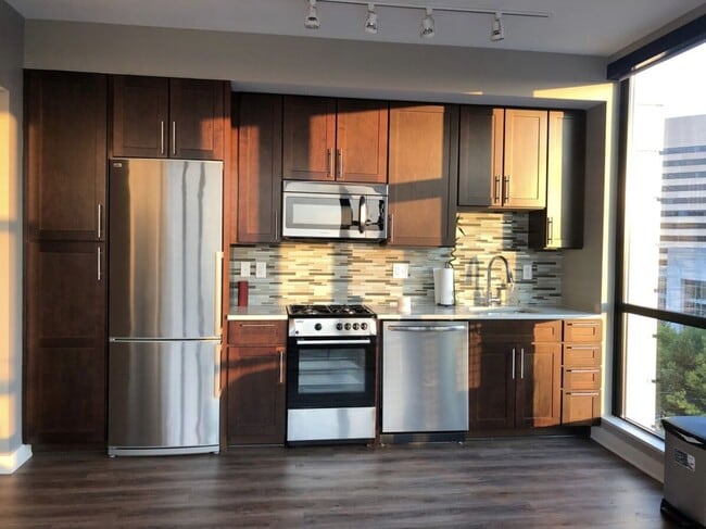 Foto del edificio - 1320 Fenwick Ln