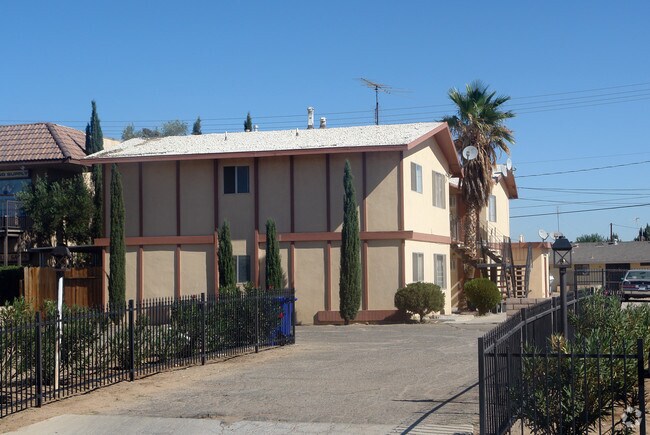 Foto del edificio - 20802 Bear Valley Rd