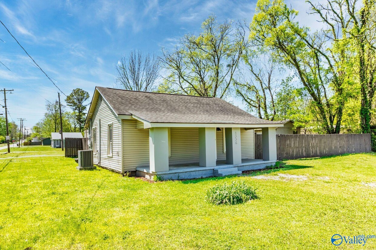 Foto principal - 1226 Rison Ave NE