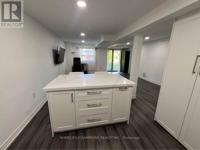 Building Photo - 2095 Duberry Dr