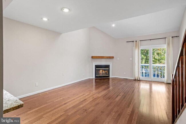 Foto del edificio - 319 Park Pl Dr