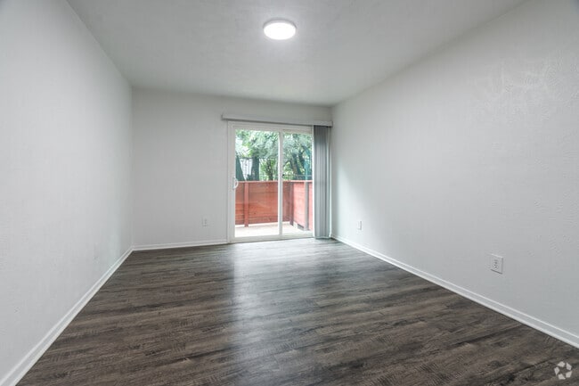 2BR, 1.5BA - 865SF - Living Room - The Courtland