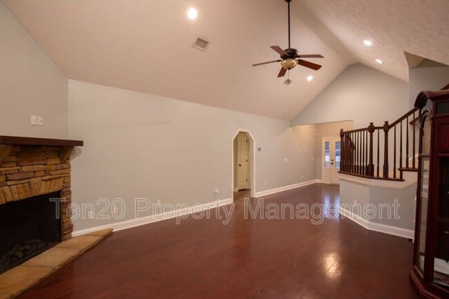 Building Photo - 5 Silver Leaf Ct