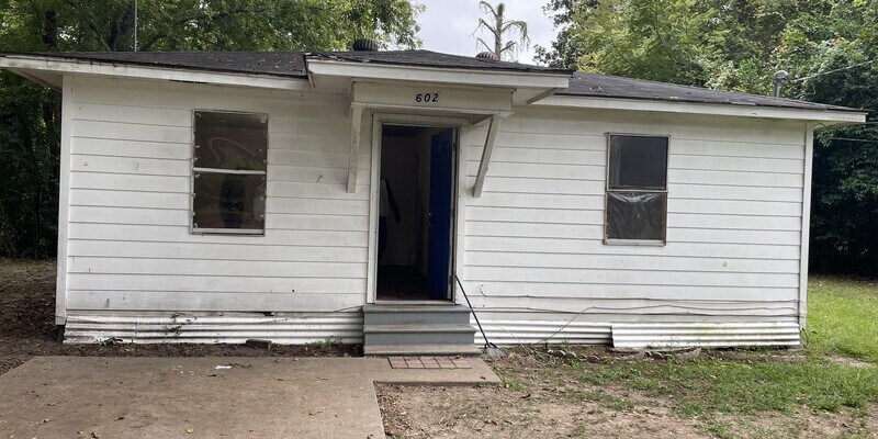 Primary Photo - 602 Benjamin St
