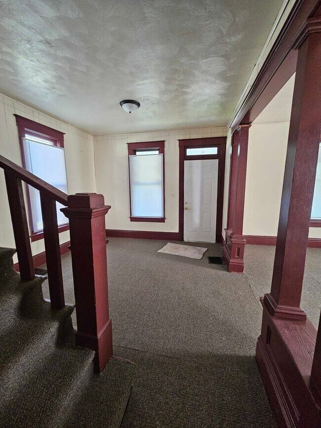 Building Photo - 812 E Cantrell St