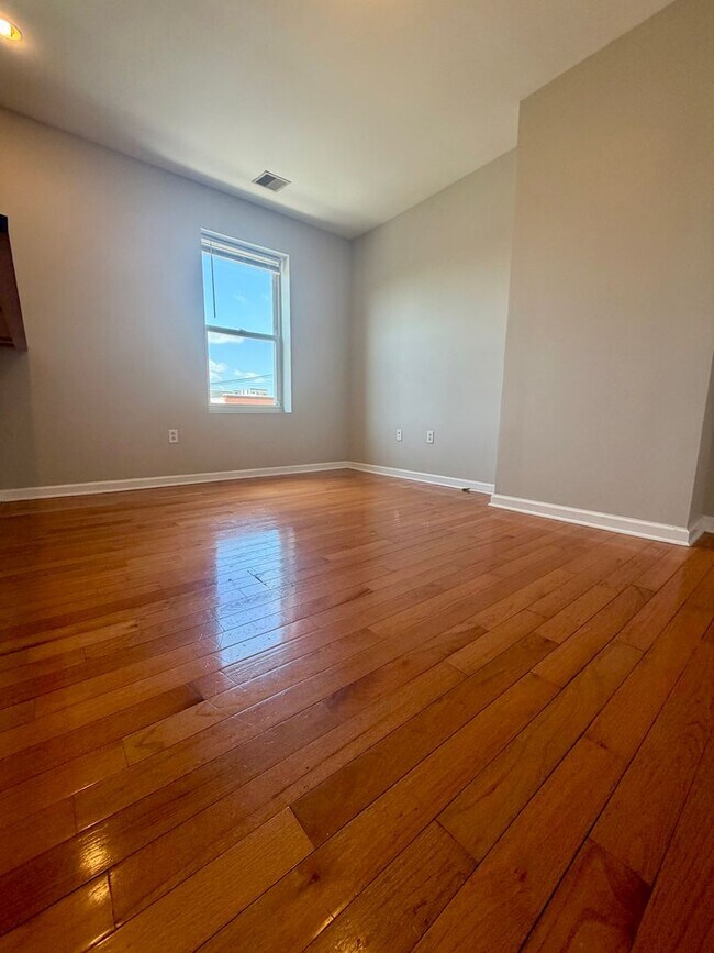 Foto del edificio - 2725 E Lehigh Ave