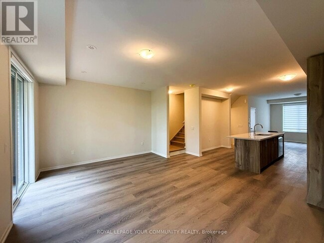 Building Photo - 42 Arbour Grn Cres