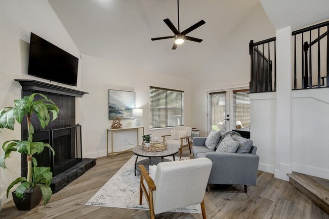 Building Photo - Fully Furnished 3 Bed/3Bath Rental
