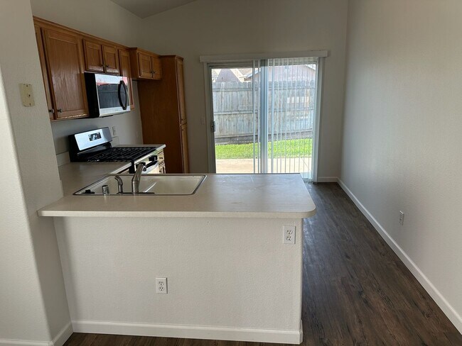 Building Photo - 1404 Bradley Ct