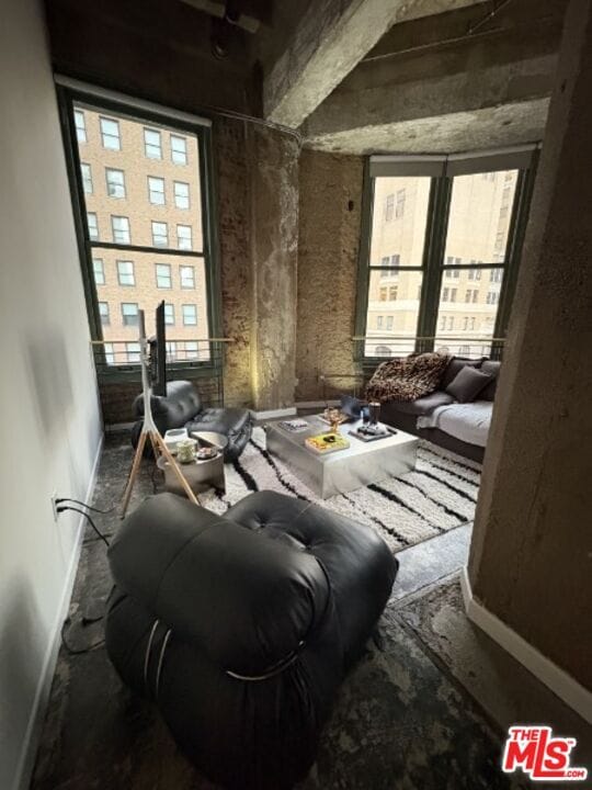 Building Photo - 711 S Olive St