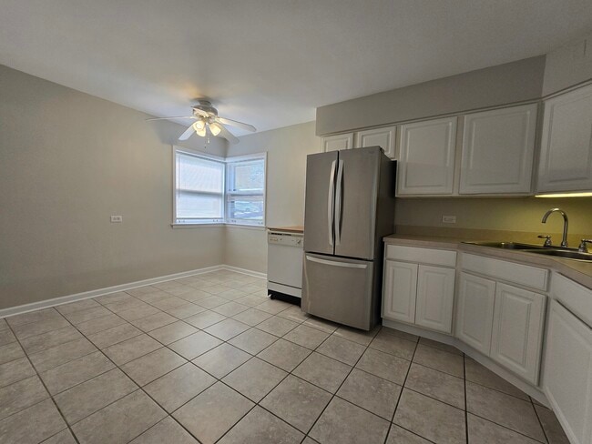 Building Photo - 837 Lathrop Ave