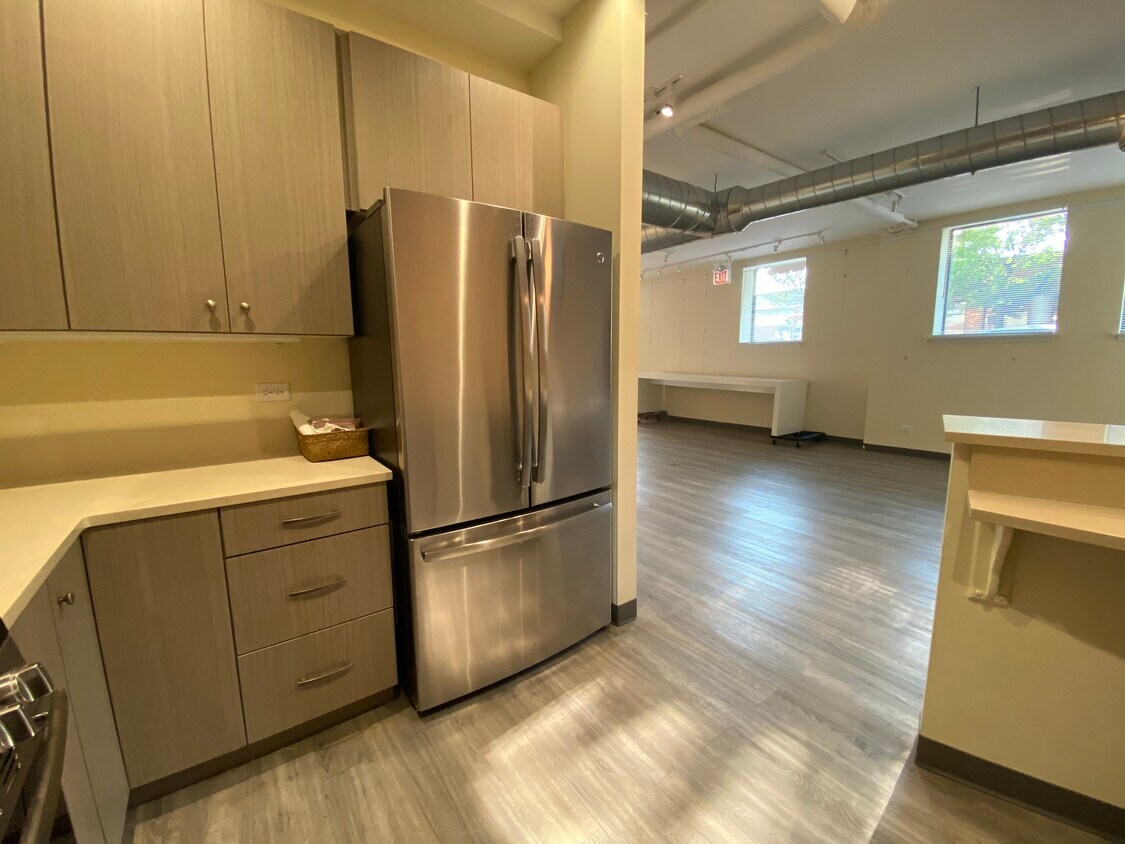 Foto principal - 1070 W Granville Ave