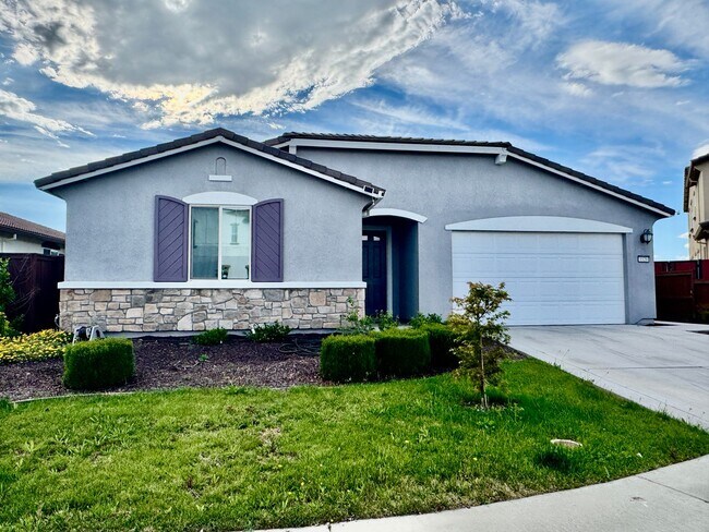 Foto del edificio - 5 YEARS NEW,  FORMER MODEL HOME BUILT BY LENNAR HOMES, 4 BED, 2.5 BATH, 2 CAR GARAGE