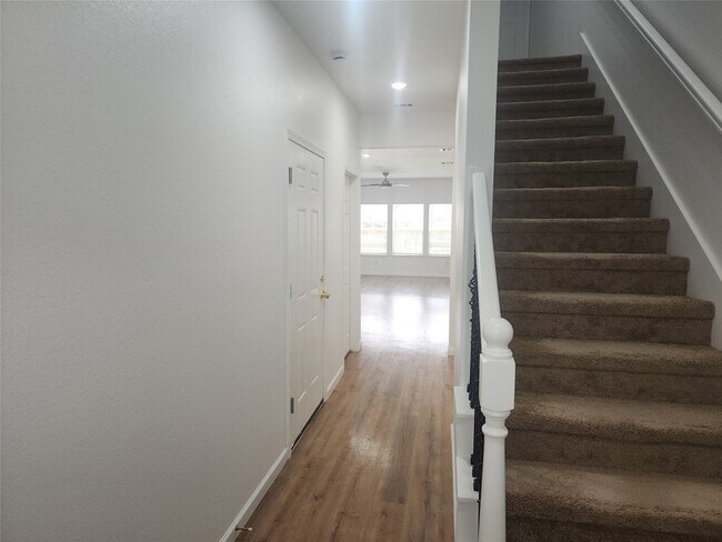 Building Photo - 6719 Roanoke St