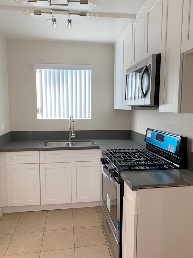 Foto principal - 6735 Whitsett Ave
