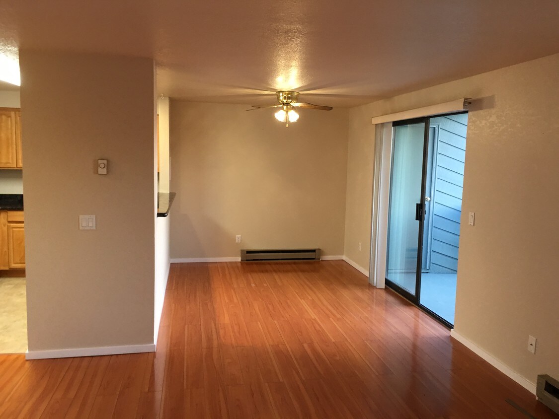 Foto principal - 1305 S Puget Dr
