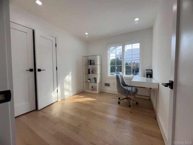 Foto del edificio - 214-31 39th Ave