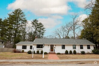 Building Photo - 321 Nichols St