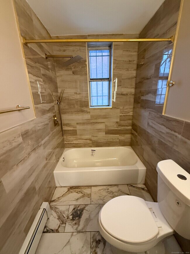 Building Photo - 386 Barnum Ave
