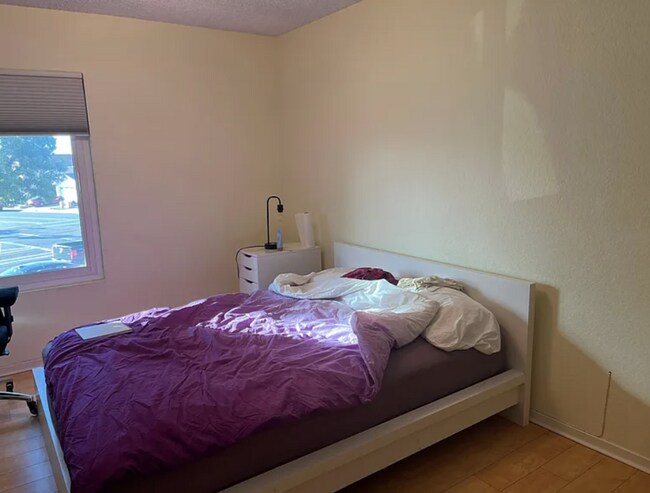 Foto del edificio - Bright & Spacious Mira Mesa Condo with Dual Primary Suites