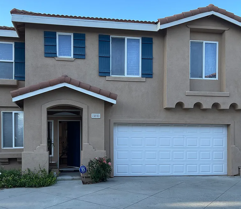 Foto principal - Lomita 2 story Beautiful 4 bdrm home for l...