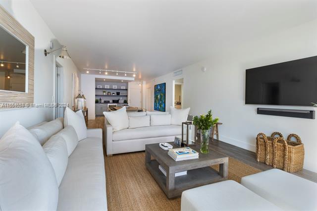 Foto del edificio - 90 Edgewater Dr