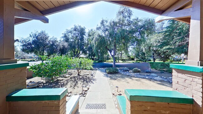 Foto del edificio - 1915 Las Lunas St