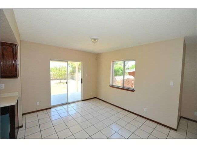 Building Photo - West El Paso 4 bed Refrig A/C